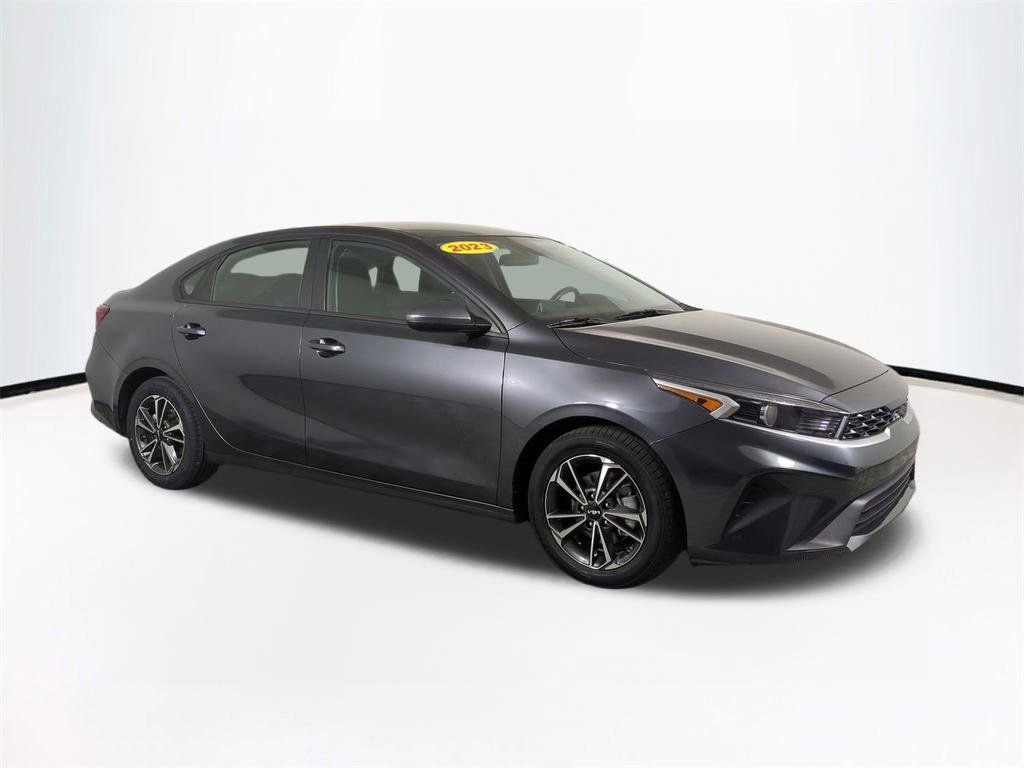 Used 2023 Kia Forte LXS FWD image 2