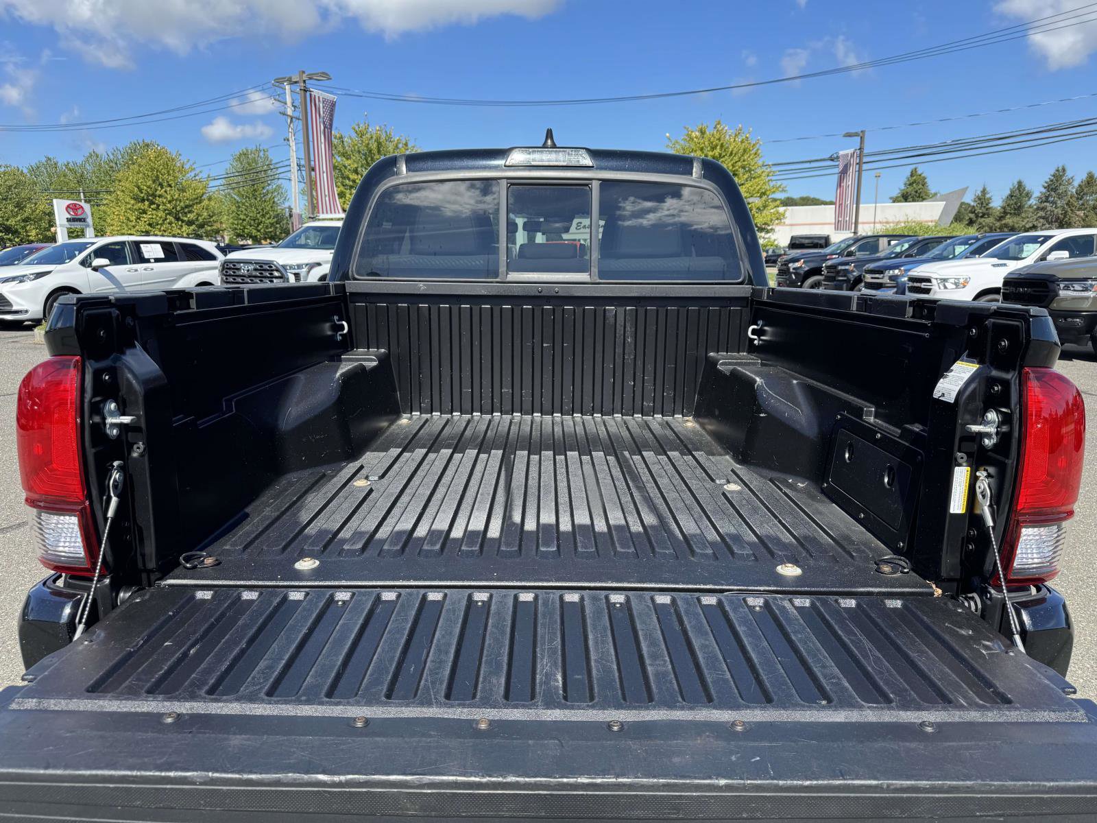 Certified 2022 Toyota Tacoma SR image 9