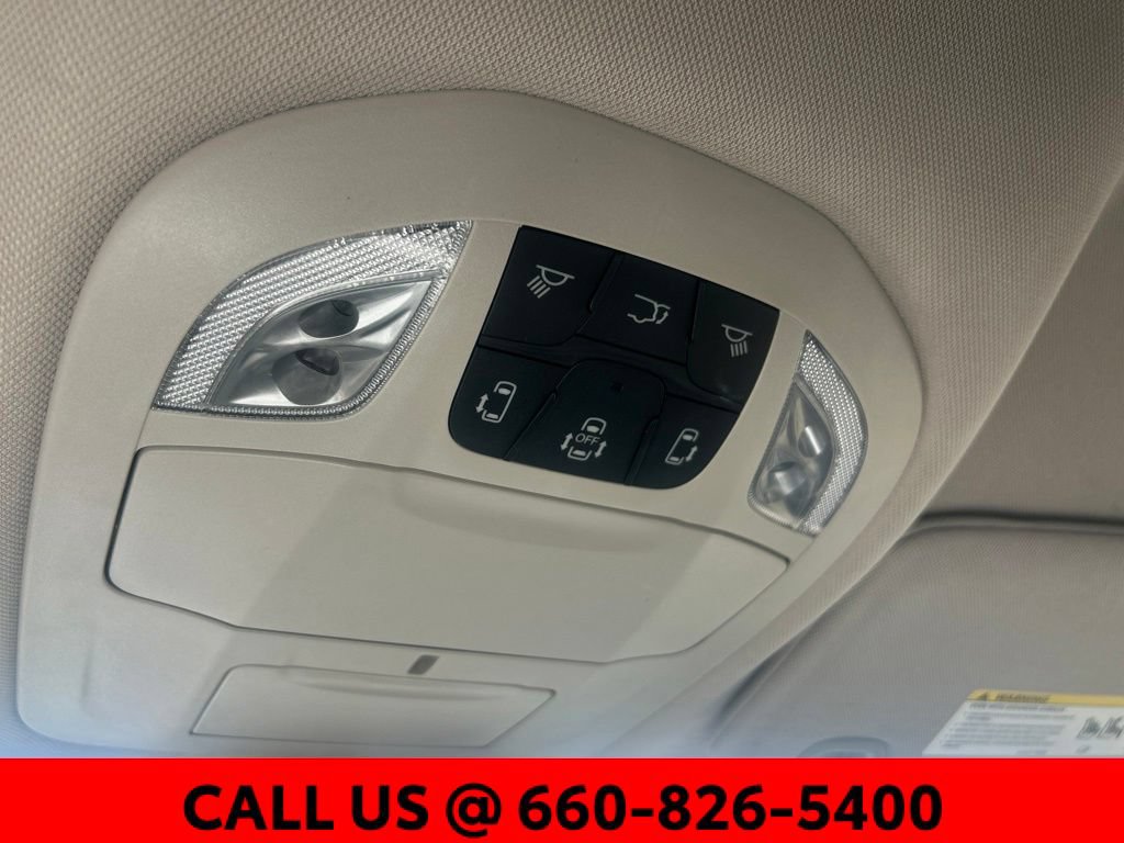 Used 2023 Chrysler Pacifica Touring-L FWD image 18