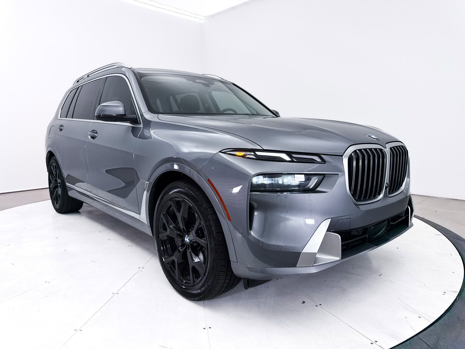 Used 2024 BMW X7 xDrive40i w/ Premium Package image 14