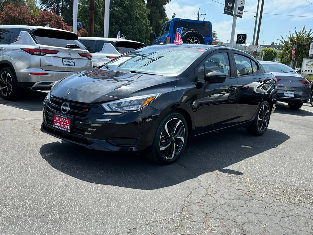 Used 2024 Nissan Versa SR FWD image 2