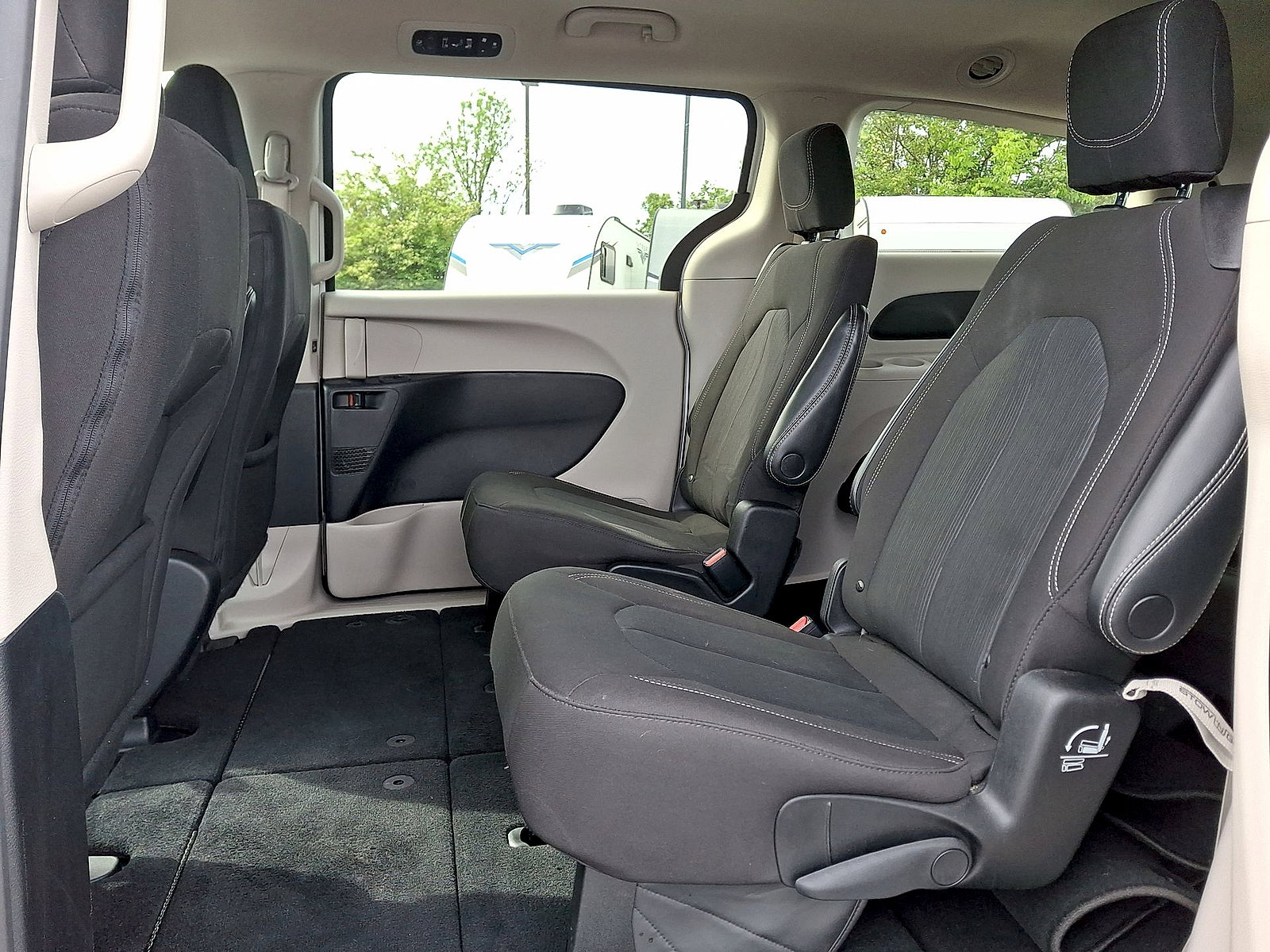 Used 2023 Chrysler Voyager LX FWD image 19