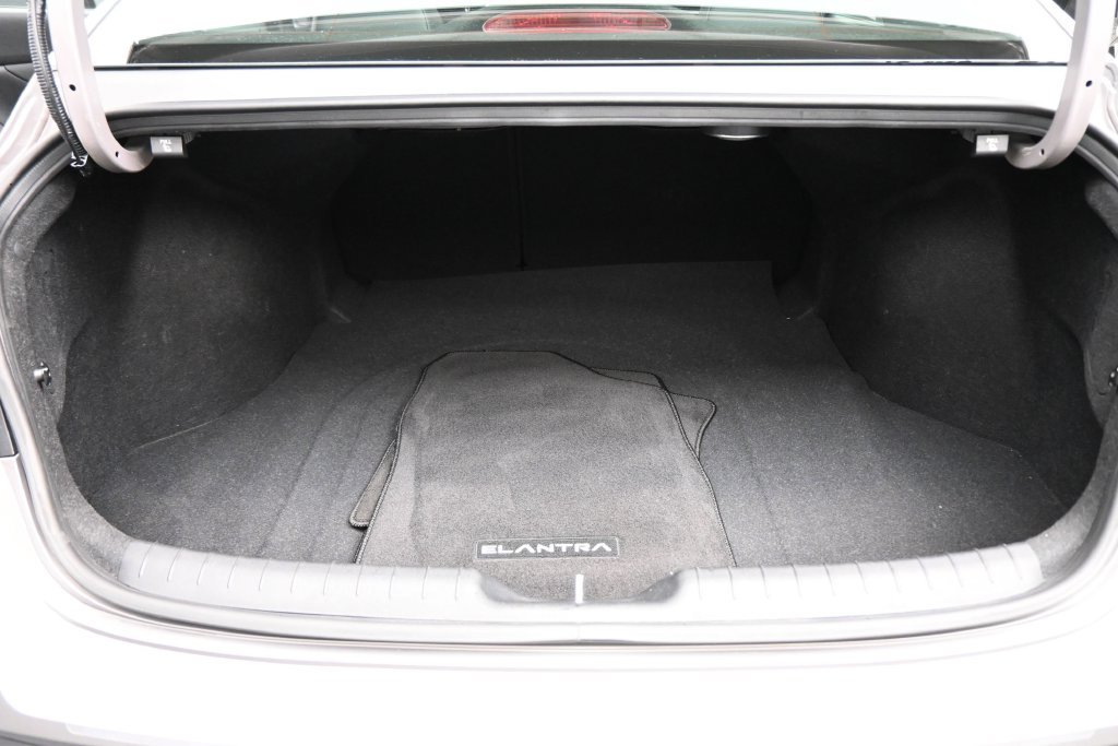 Used 2022 Hyundai Elantra Limited FWD image 19