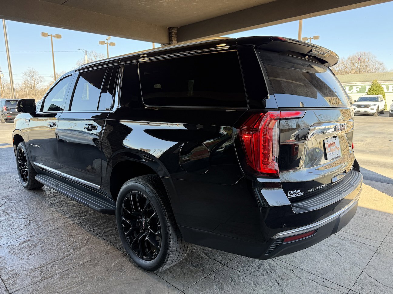 Used 2023 GMC Yukon XL SLT w/ SLT Luxury Package image 9