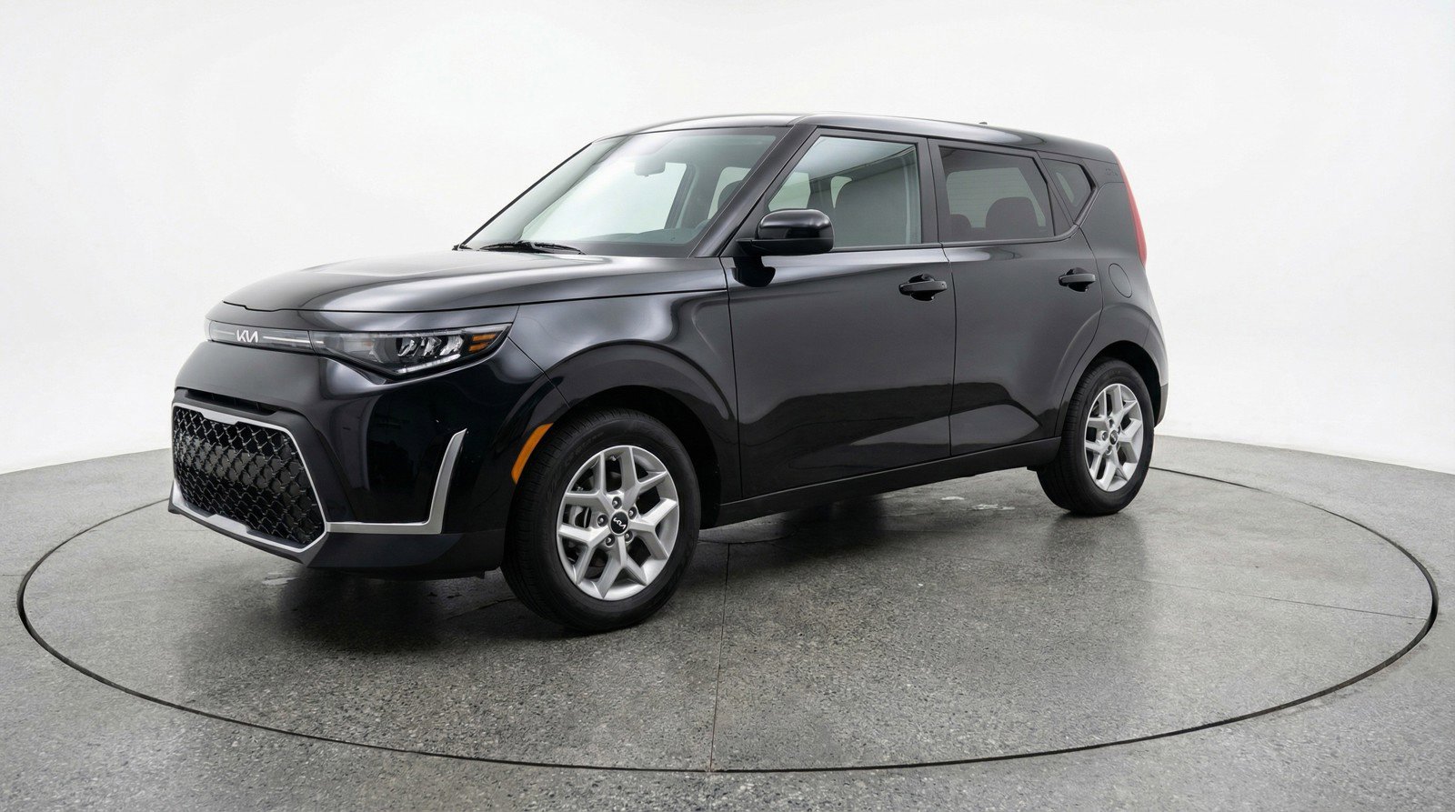 Used 2025 Kia Soul LX w/ LX Technology Package FWD image 3