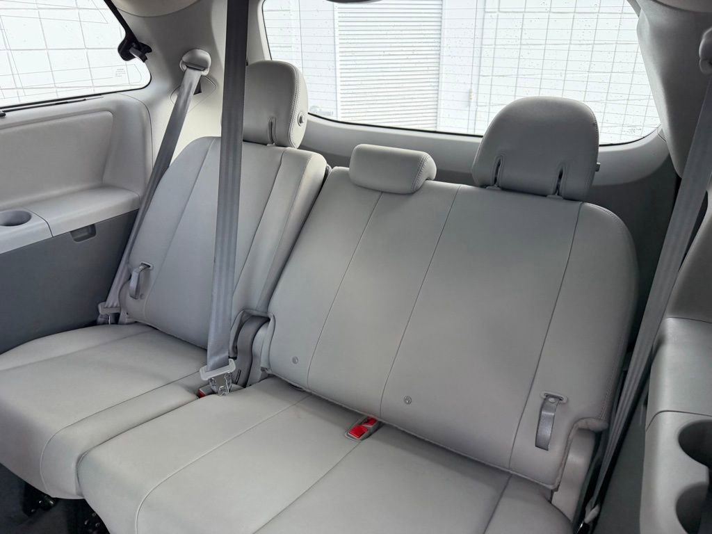 Used 2020 Toyota Sienna XLE Premium w/ Protection Package image 17