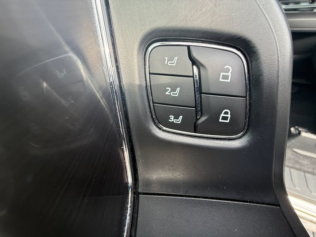 Used 2025 Ford F150 Lariat w/ Equipment Group 501A Mid AWD/4WD image 15