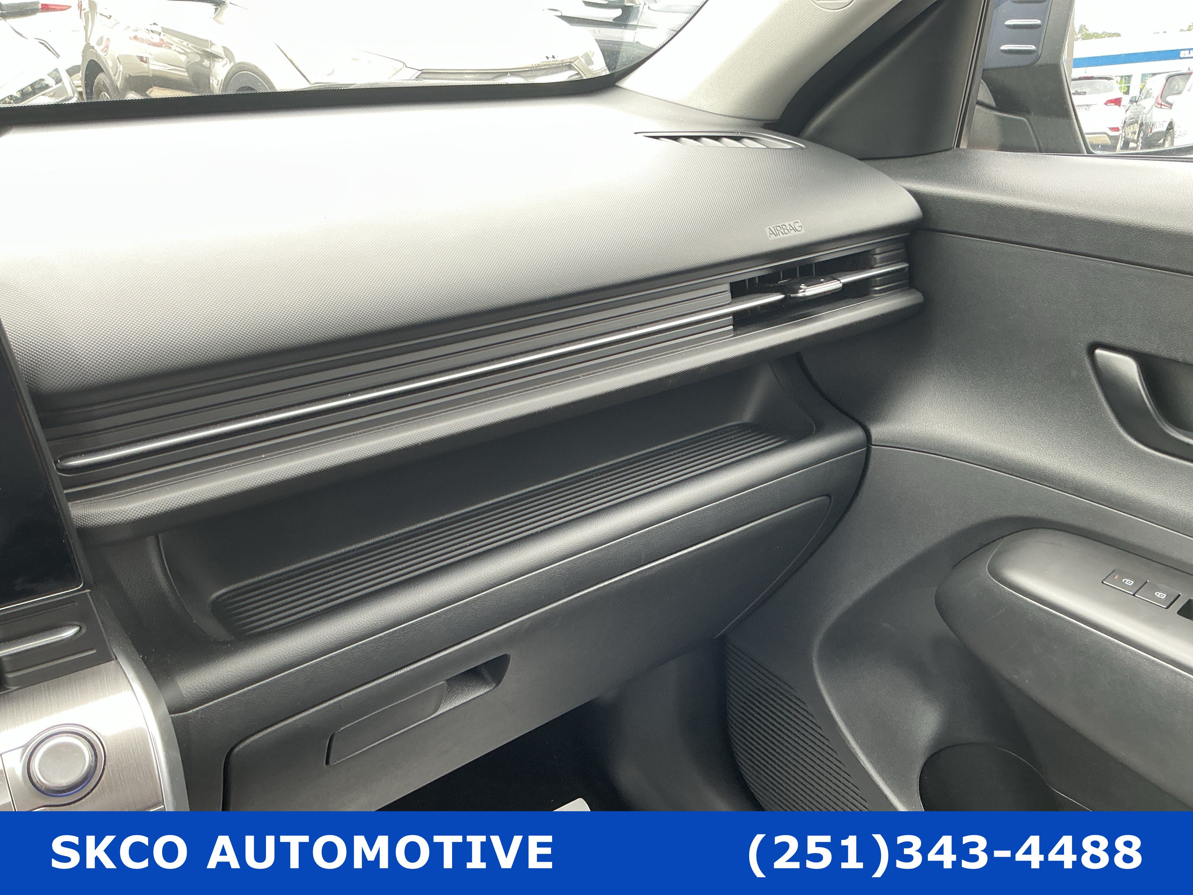 Used 2025 Hyundai Kona SEL FWD image 24