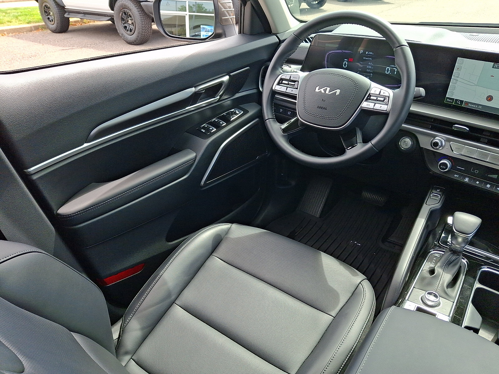 Used 2025 Kia Telluride S AWD/4WD image 13