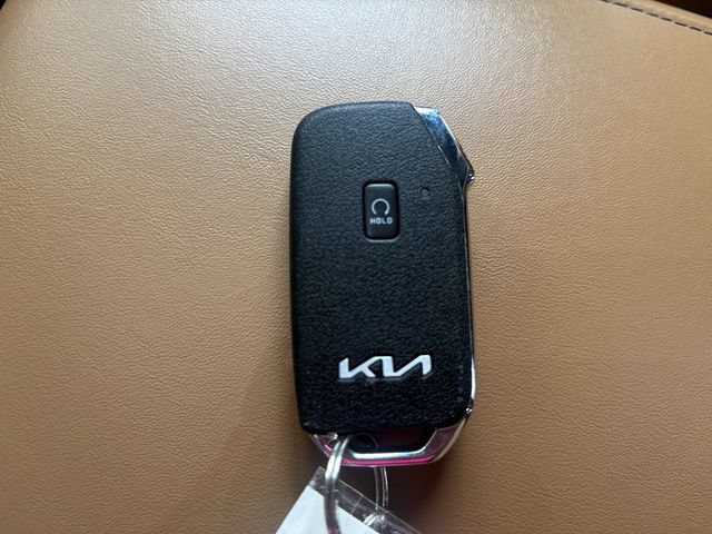 Certified 2022 Kia Telluride SX w/ Nightfall Edition Package AWD/4WD image 21