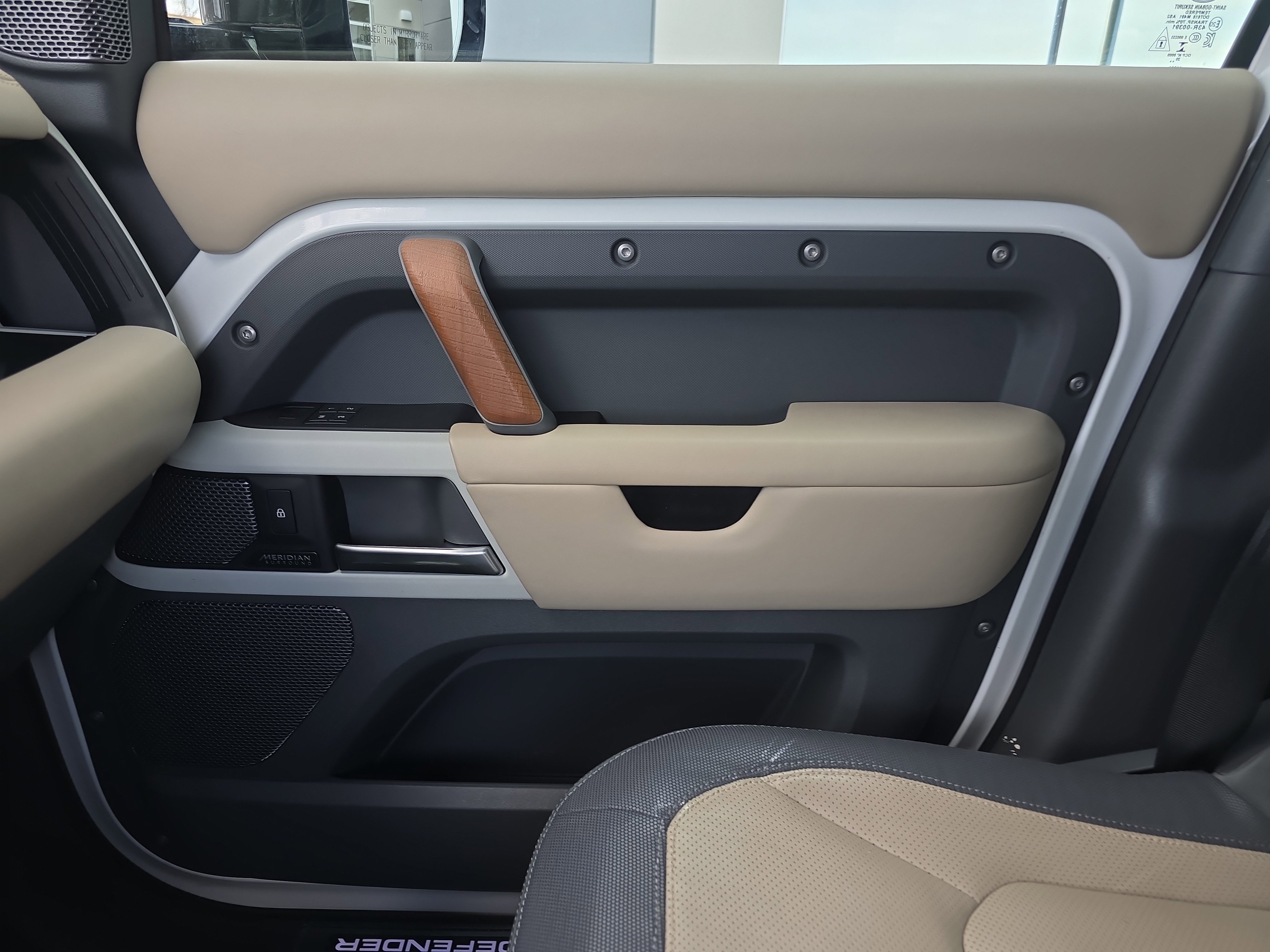 Used 2021 Land Rover Defender 110 X-Dynamic HSE image 24