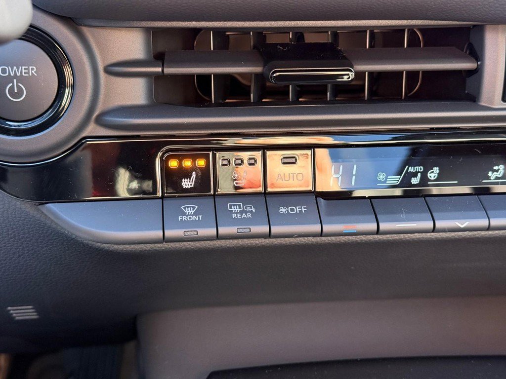 New 2025 Toyota Crown Signia Limited AWD (Natl) image 20