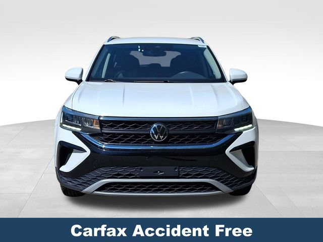 Used 2024 Volkswagen Taos SE FWD image 3