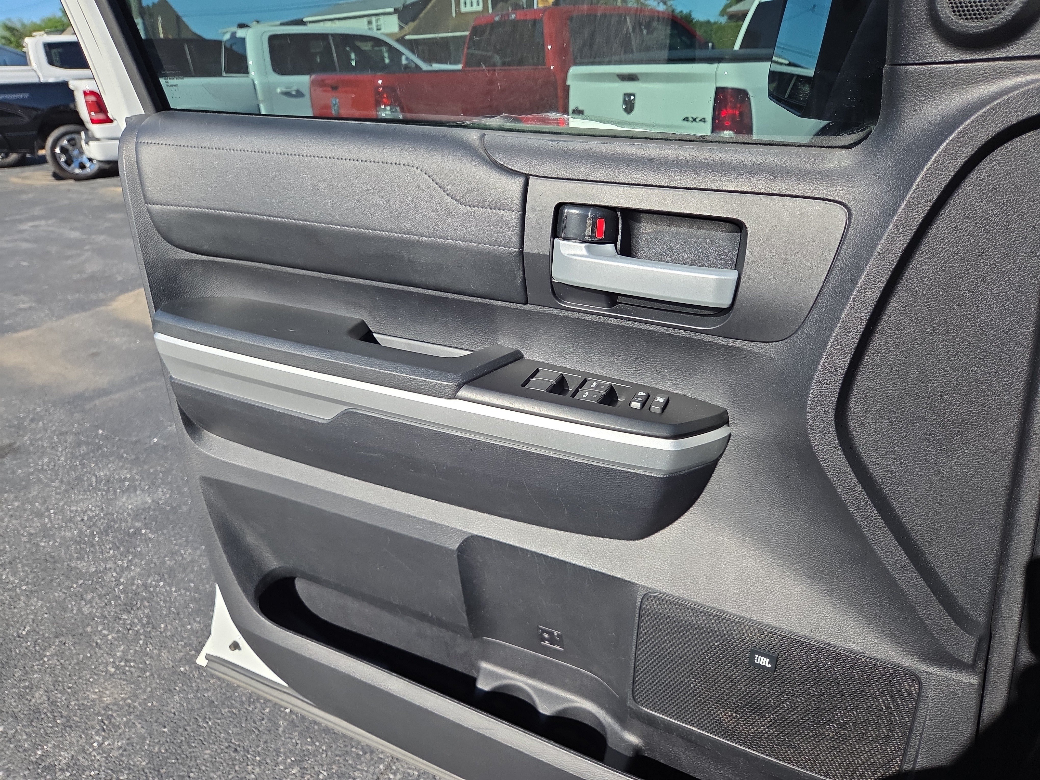 Used 2016 Toyota Tundra Limited w/ Limited Premium Package AWD/4WD image 15