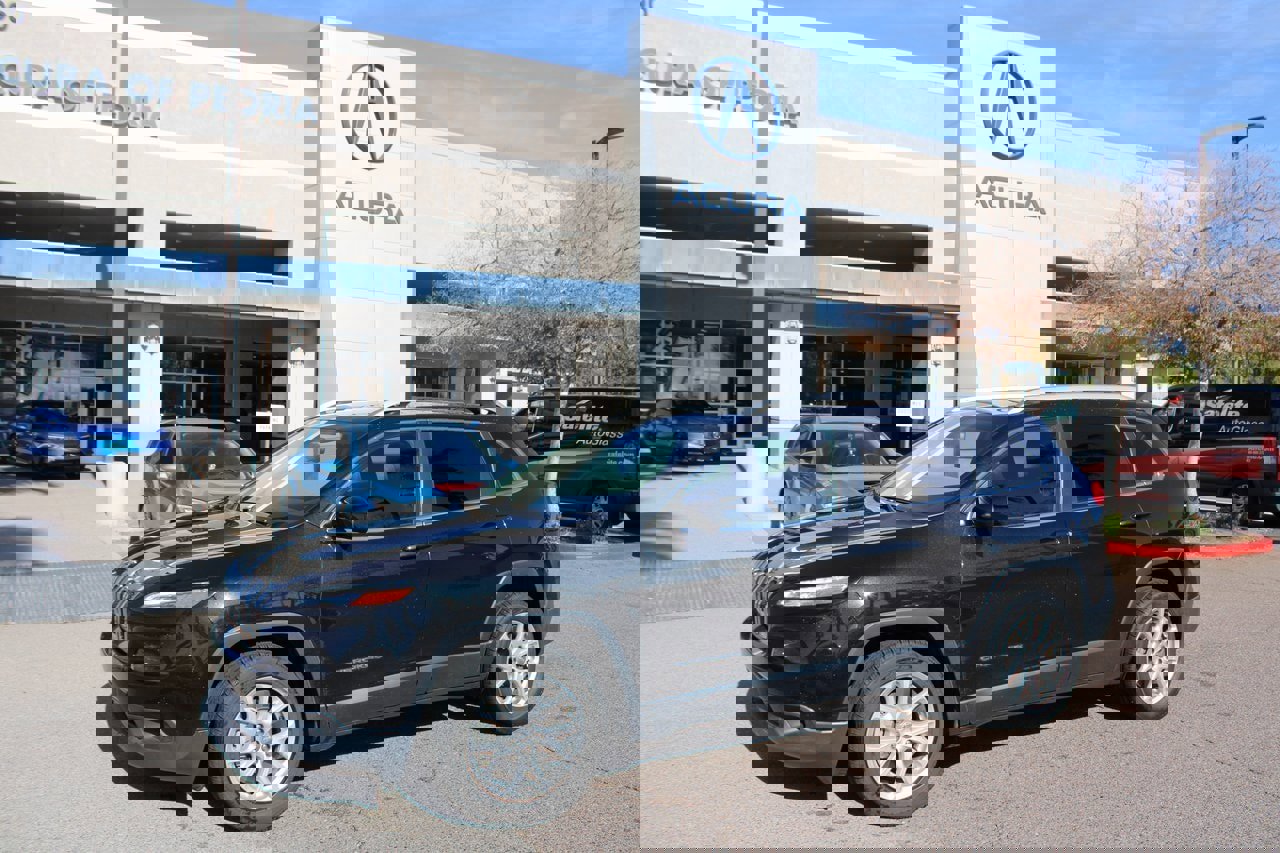 Used 2016 Jeep Cherokee Latitude w/ Cold Weather Group image 1