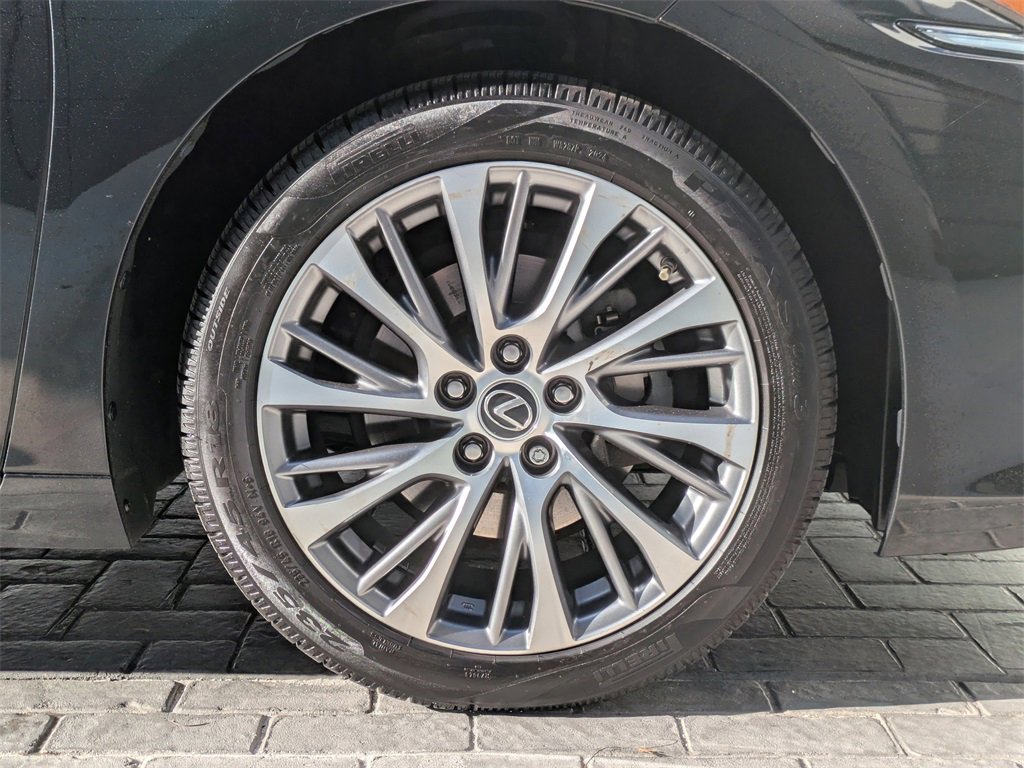 Used 2020 Lexus ES 300h w/ Premium Package image 11