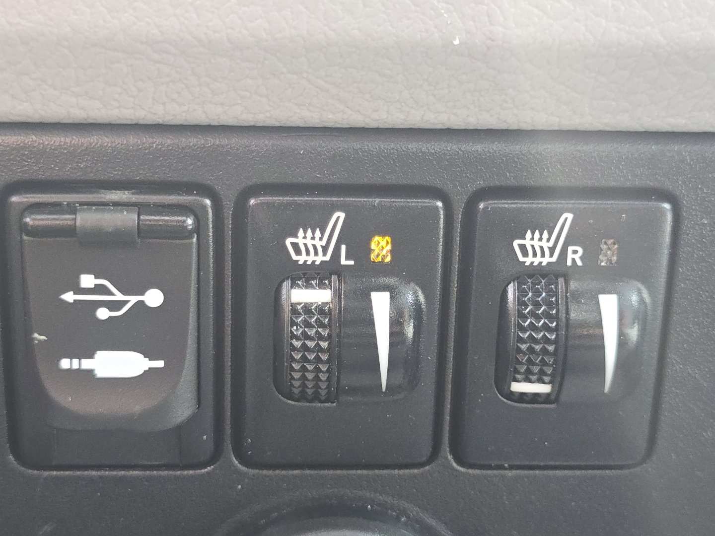 Used 2015 Toyota Sienna XLE Premium FWD image 5