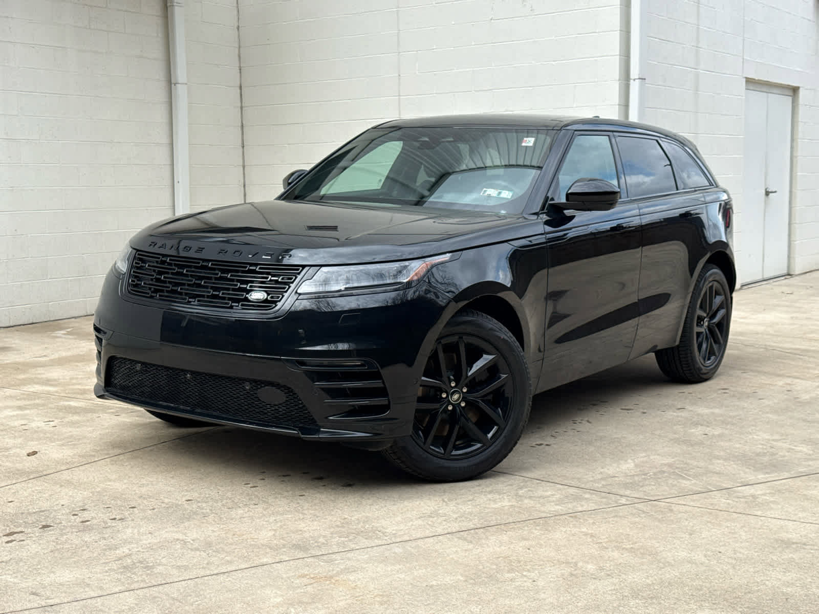 Used 2026 Land Rover Range Rover Velar Dynamic SE AWD/4WD image 1