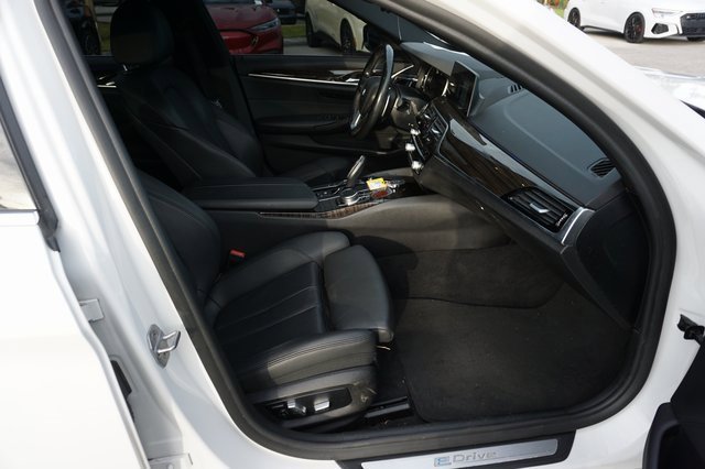 Used 2018 BMW 530e xDrive w/ Premium Package 2 image 3