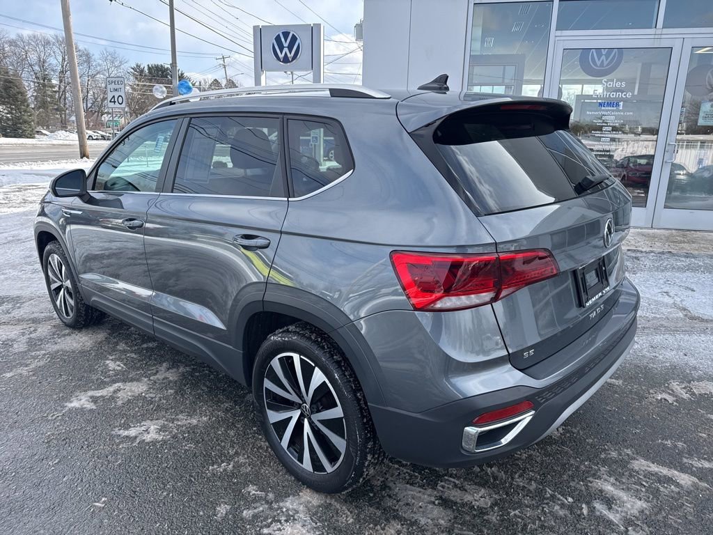 Certified 2022 Volkswagen Taos SE image 6