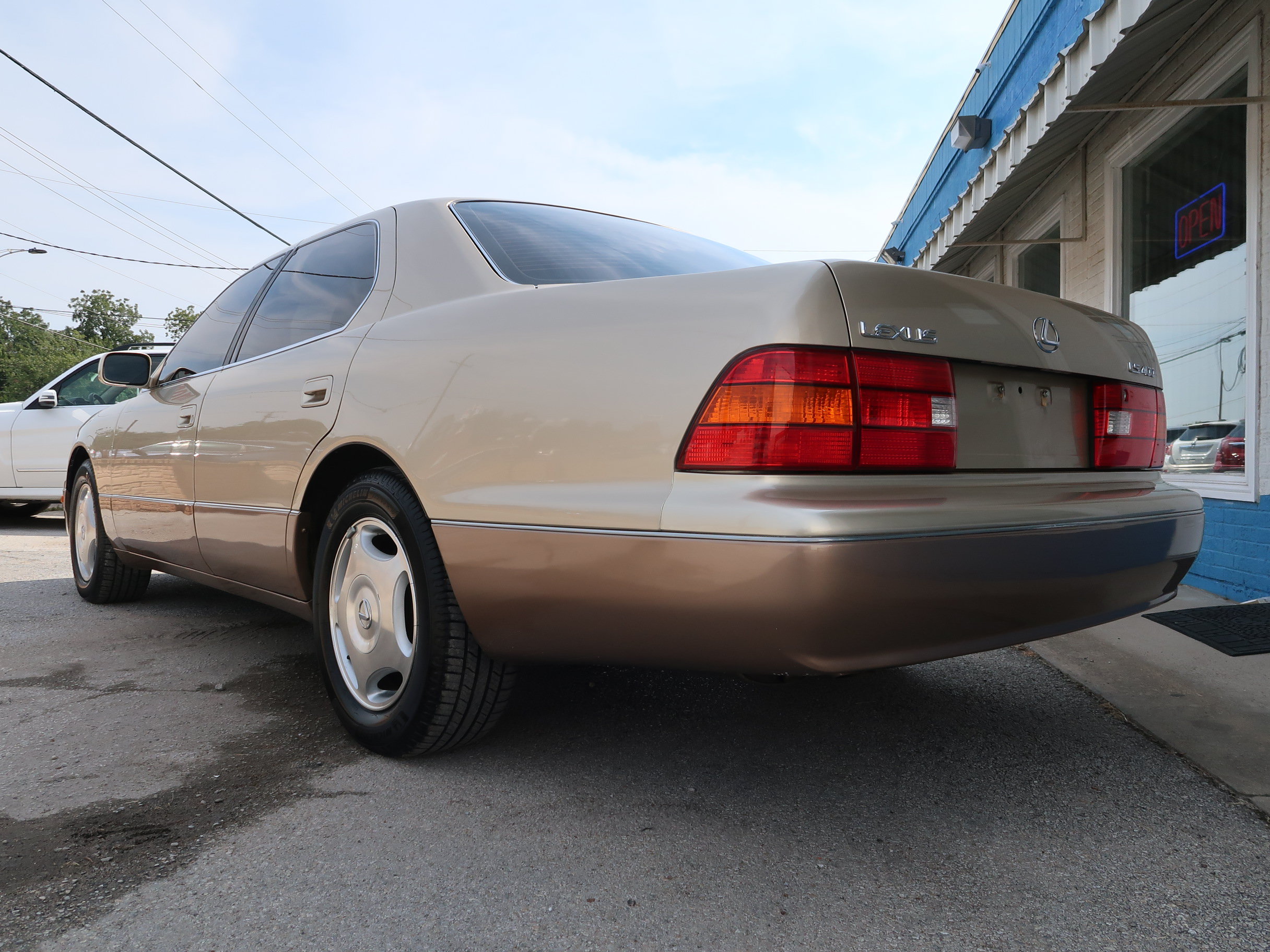 Used 2000 Lexus LS 400 RWD image 7