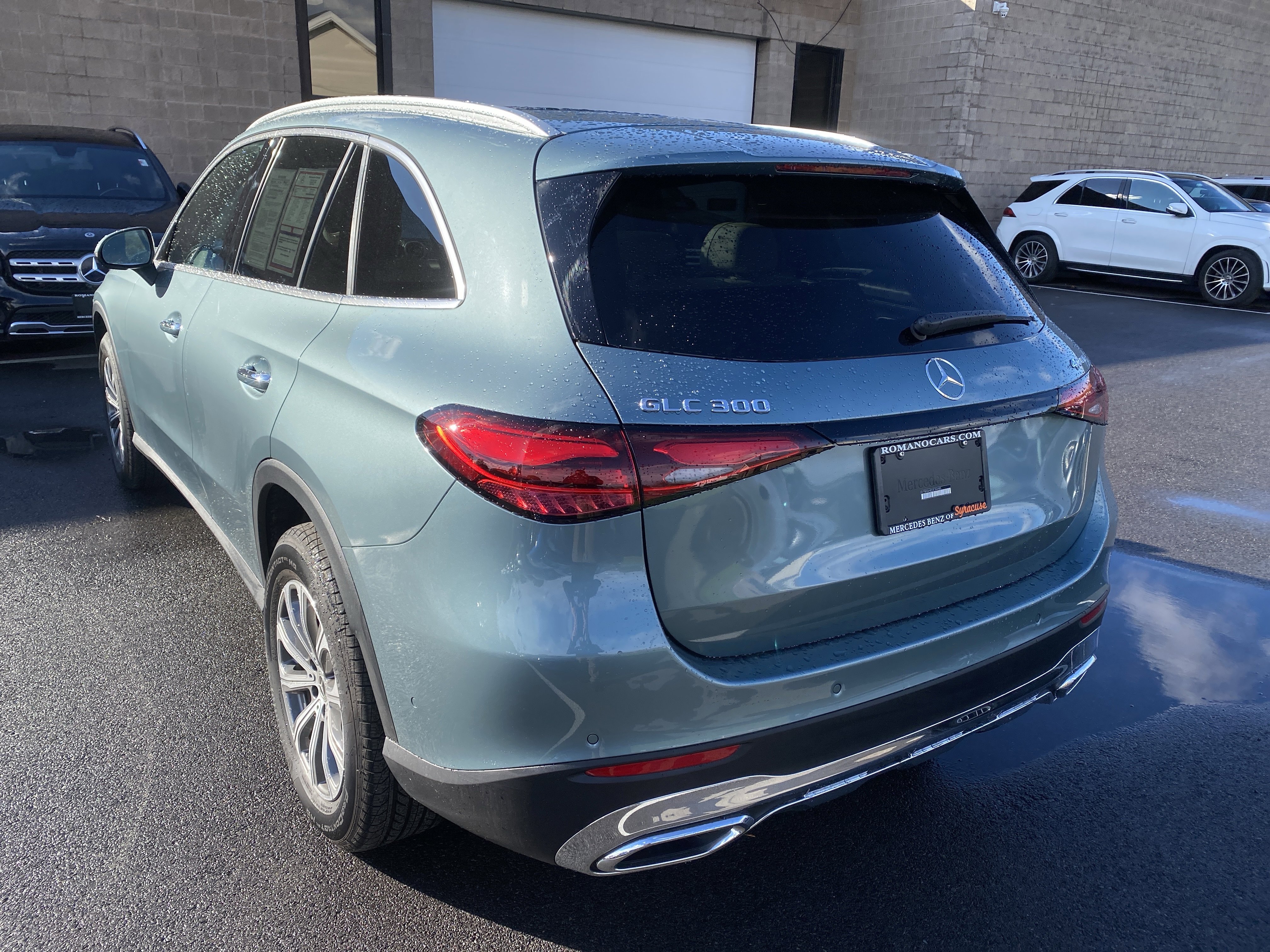 Used 2025 Mercedes-Benz GLC 300 4MATIC image 5