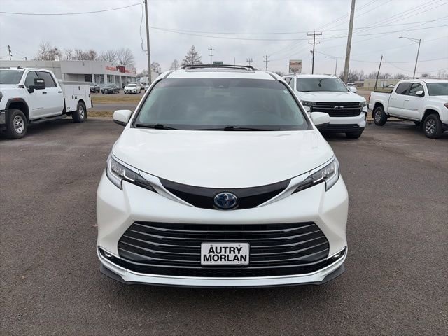 Used 2021 Toyota Sienna Limited w/ Outdoor Package (TMS) image 9