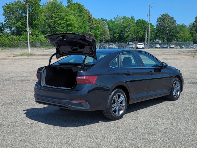 Used 2024 Volkswagen Jetta SE image 5