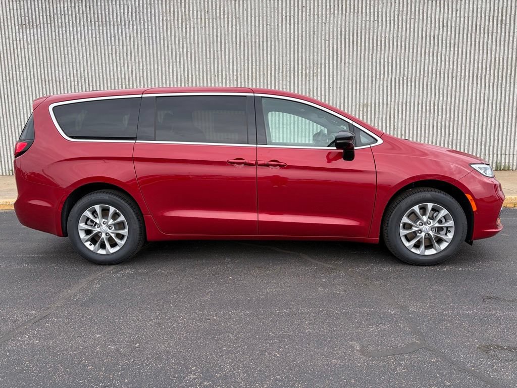 New 2026 Chrysler Pacifica Select AWD/4WD image 7