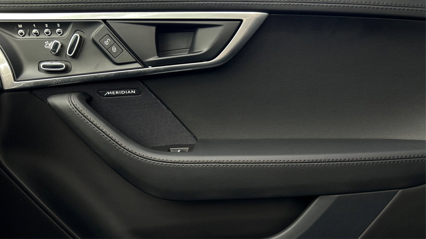 Used 2018 Jaguar F-TYPE Convertible image 15