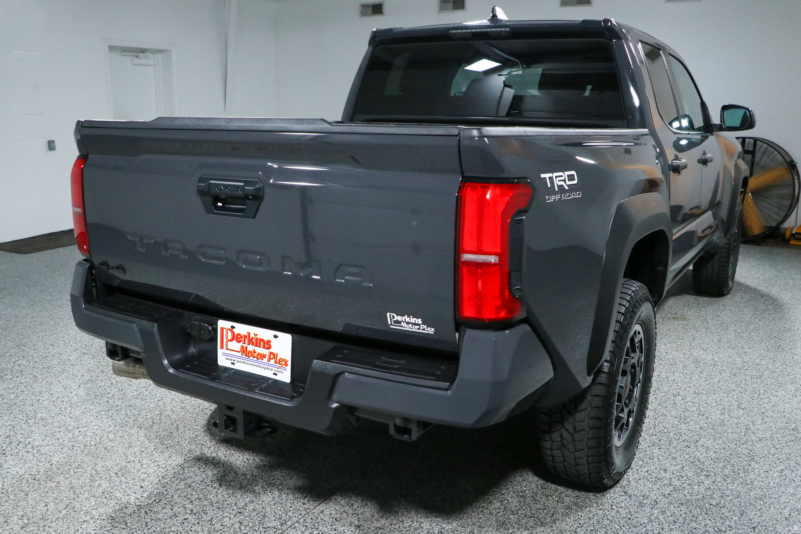 Used 2024 Toyota Tacoma TRD Off-Road AWD/4WD image 7
