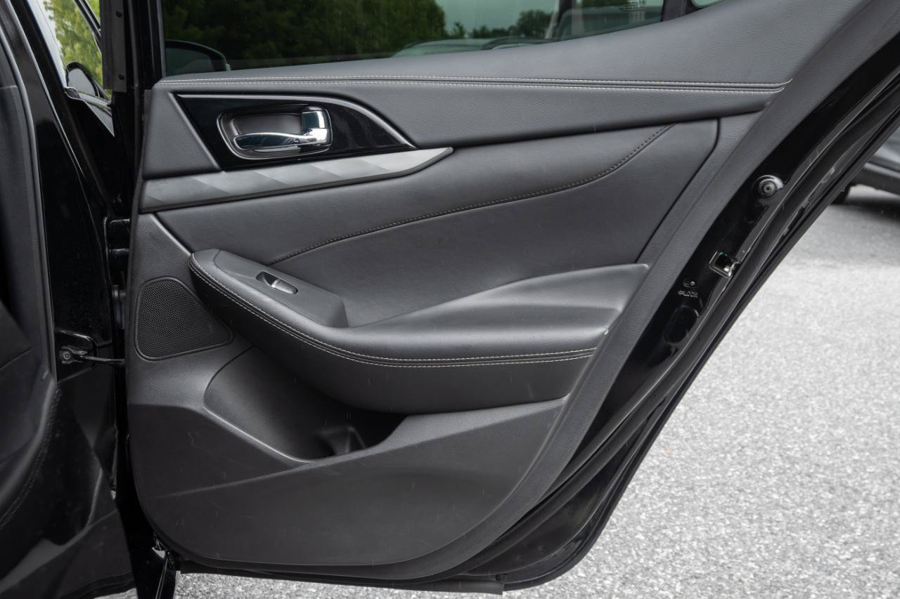 Used 2022 Nissan Maxima SV w/ Floor Mat Group FWD image 28