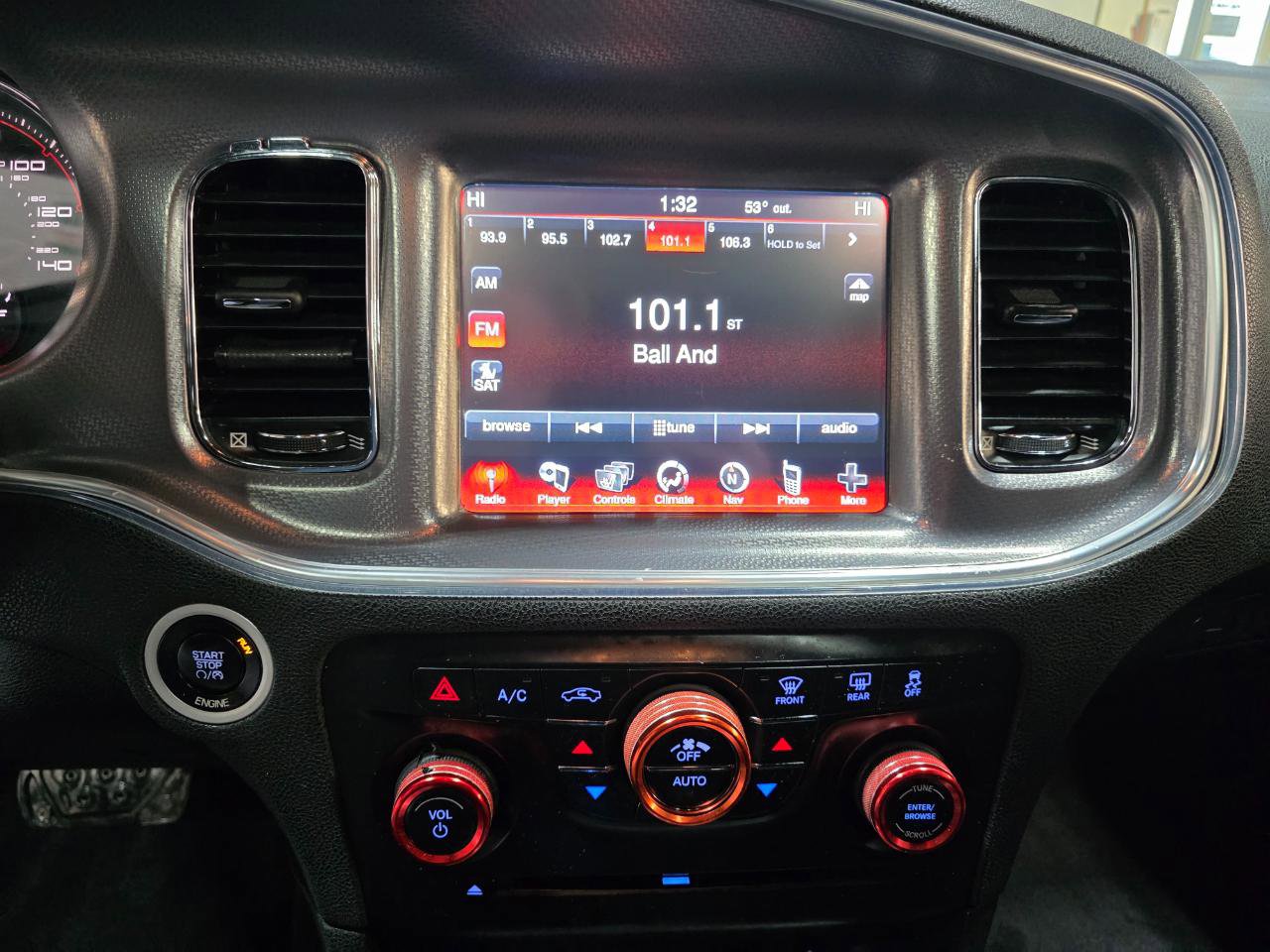 Used 2014 Dodge Charger SXT image 30