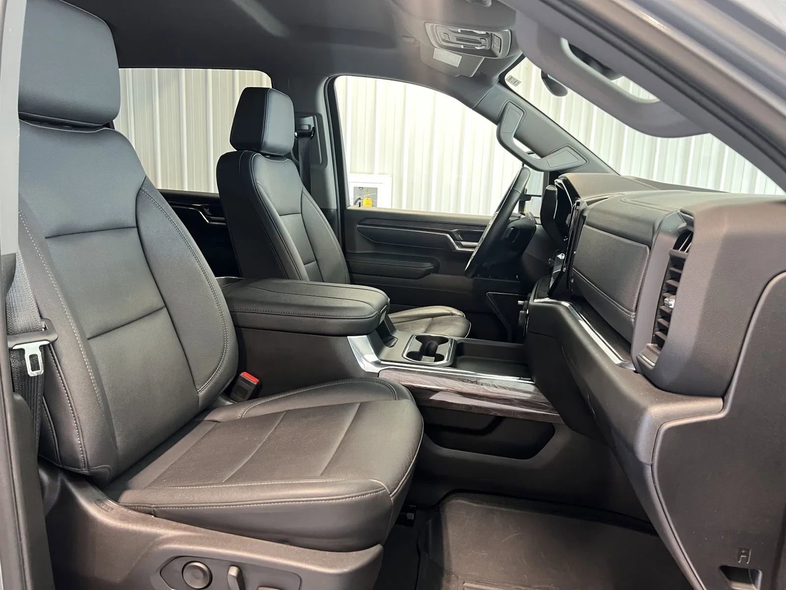 Used 2024 Chevrolet Silverado 2500 LTZ AWD/4WD image 36