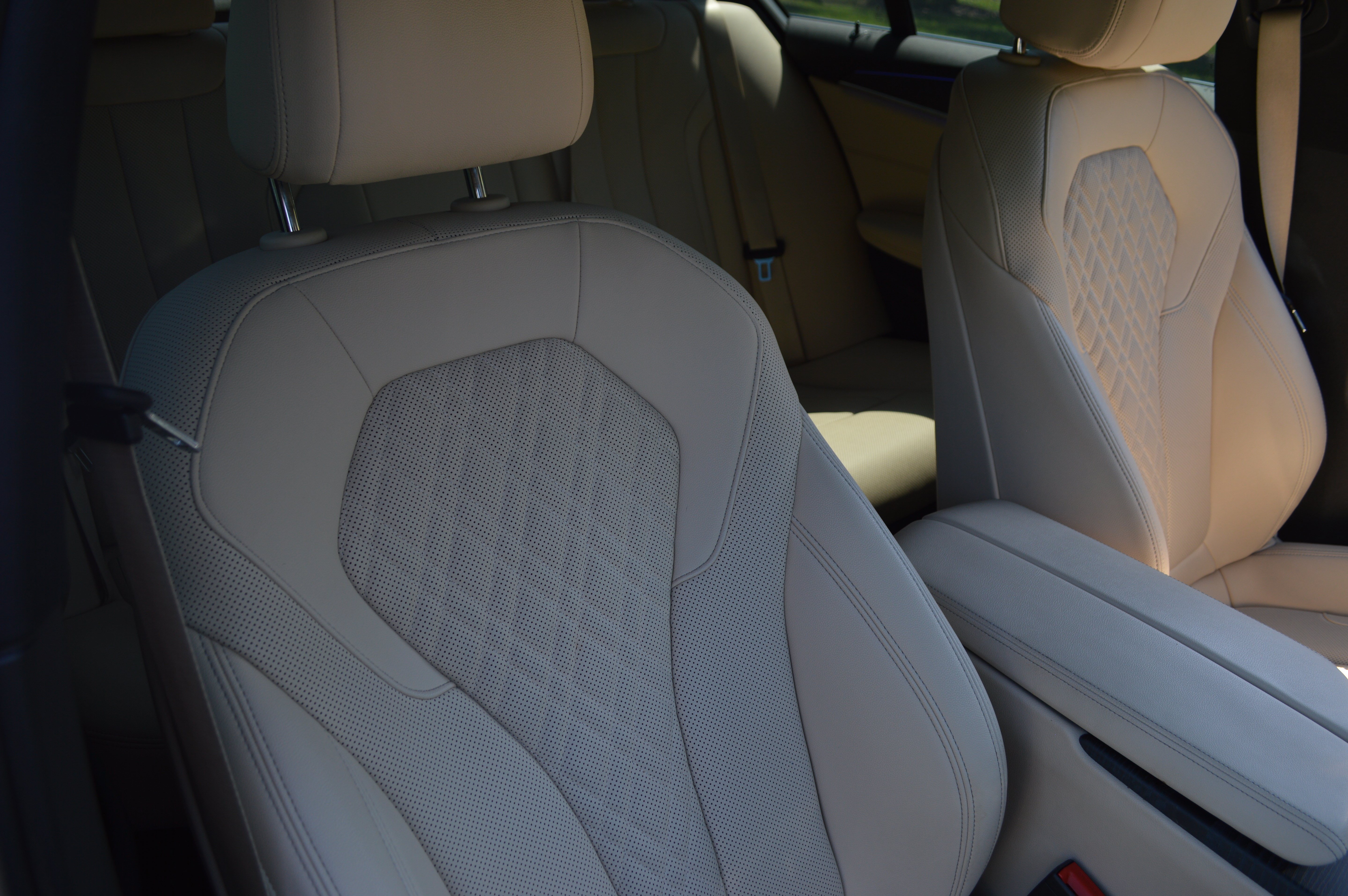 Used 2022 BMW 530i w/ Convenience Package RWD image 40
