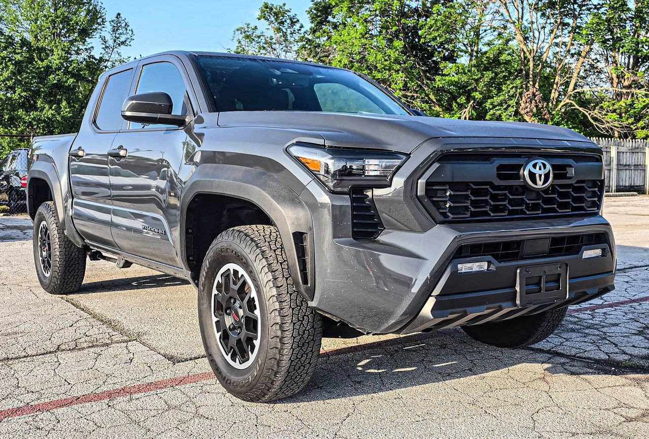 Used 2024 Toyota Tacoma TRD Off-Road image 1