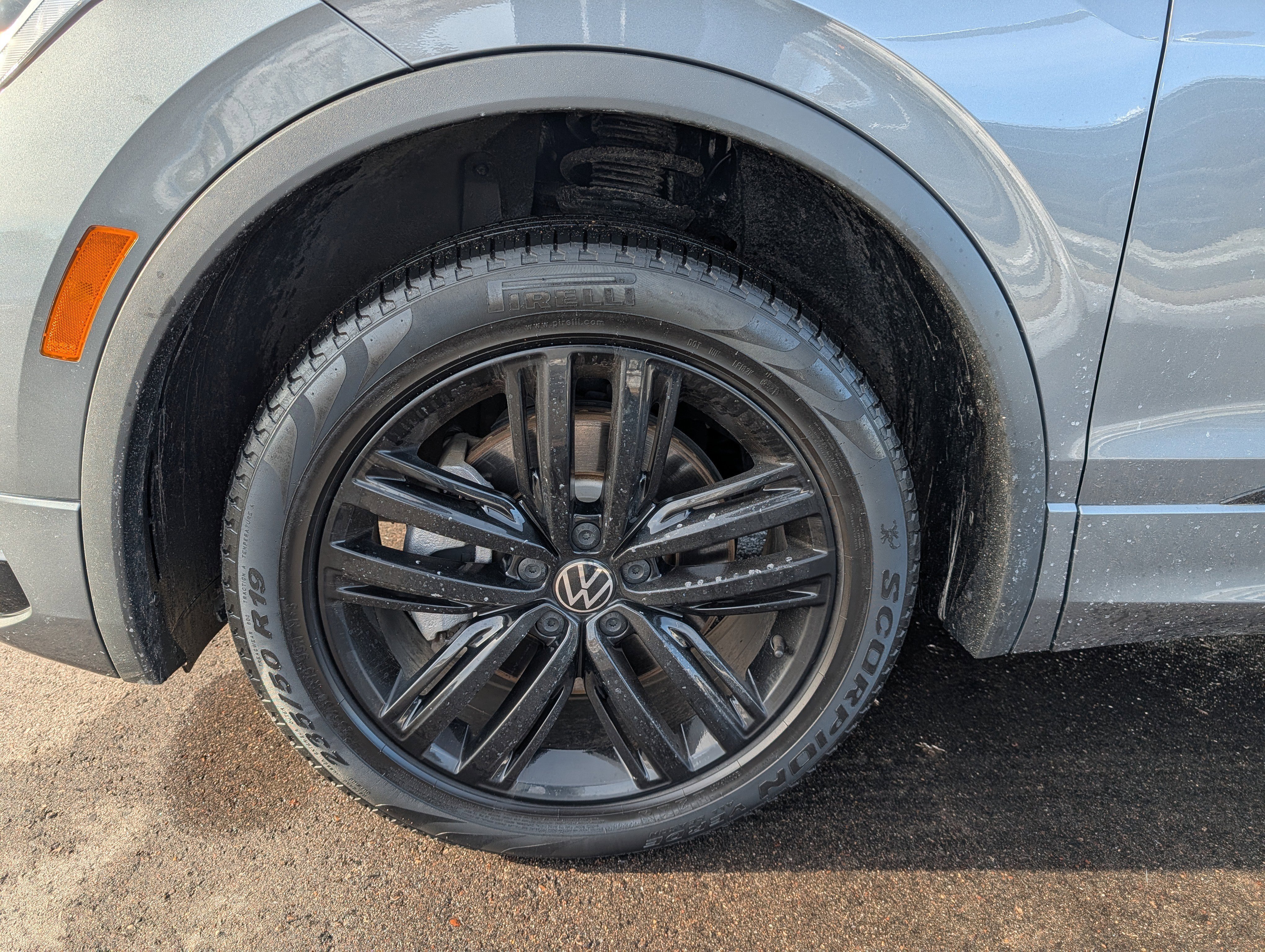 Used 2022 Volkswagen Tiguan SE R-Line image 15