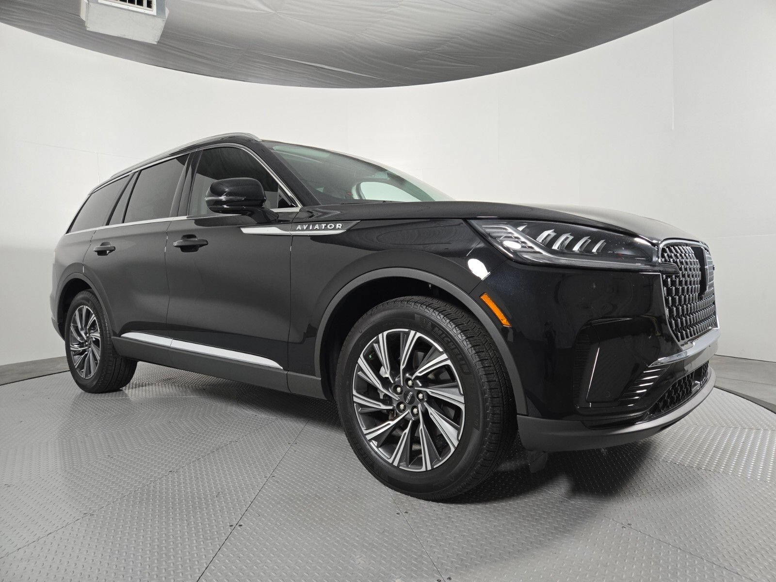 New 2026 Lincoln Aviator AWD image 2