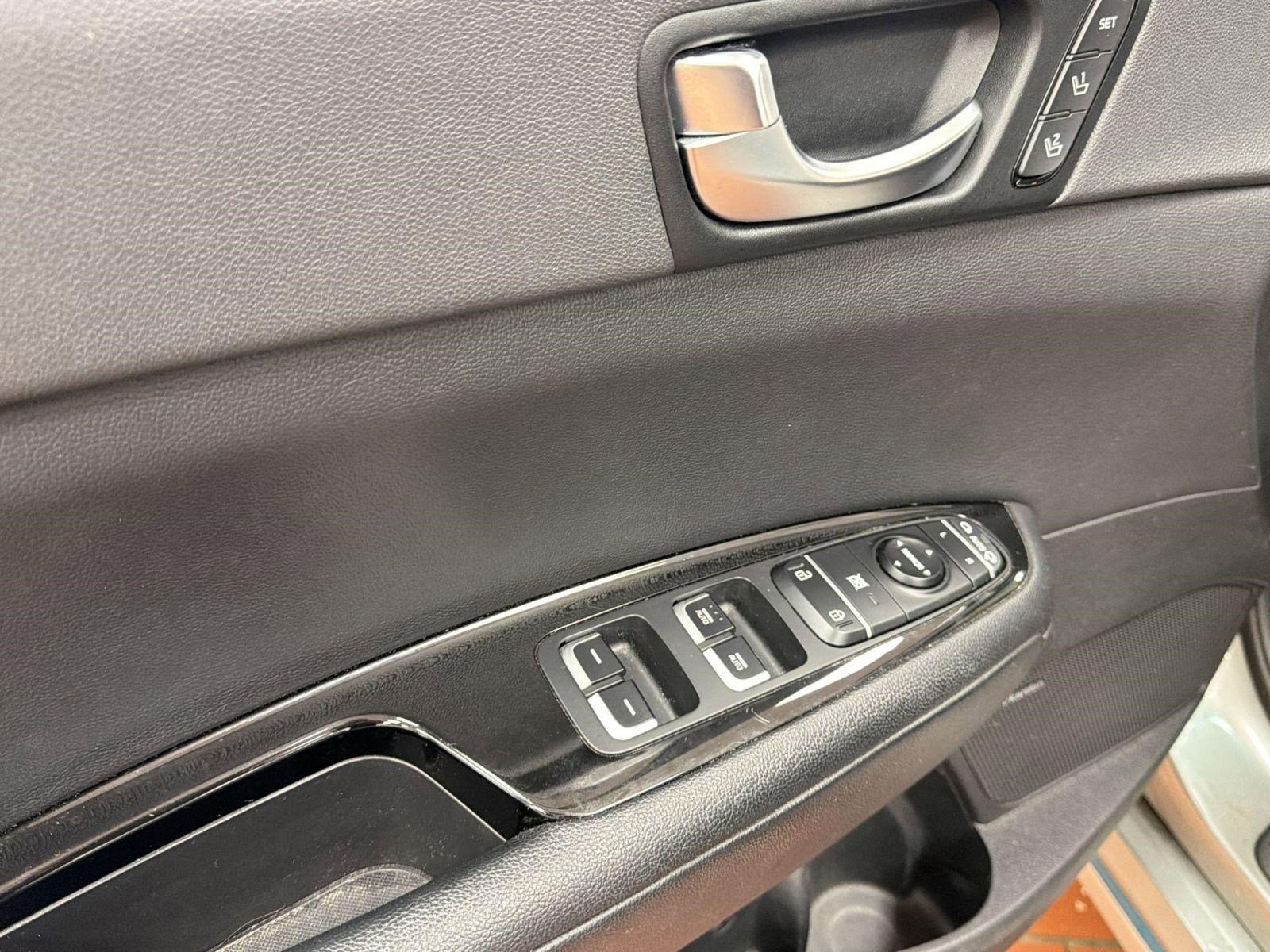 Used 2018 Kia Optima EX FWD image 17