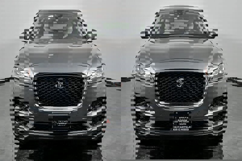 Used 2017 Jaguar F-PACE Prestige image 4