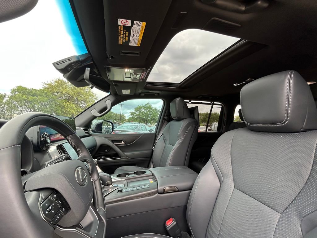 Used 2025 Lexus LX 700h Luxury image 12