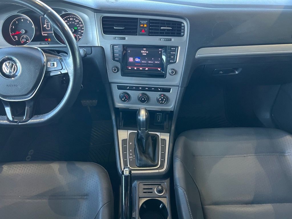 Used 2015 Volkswagen Golf S image 34