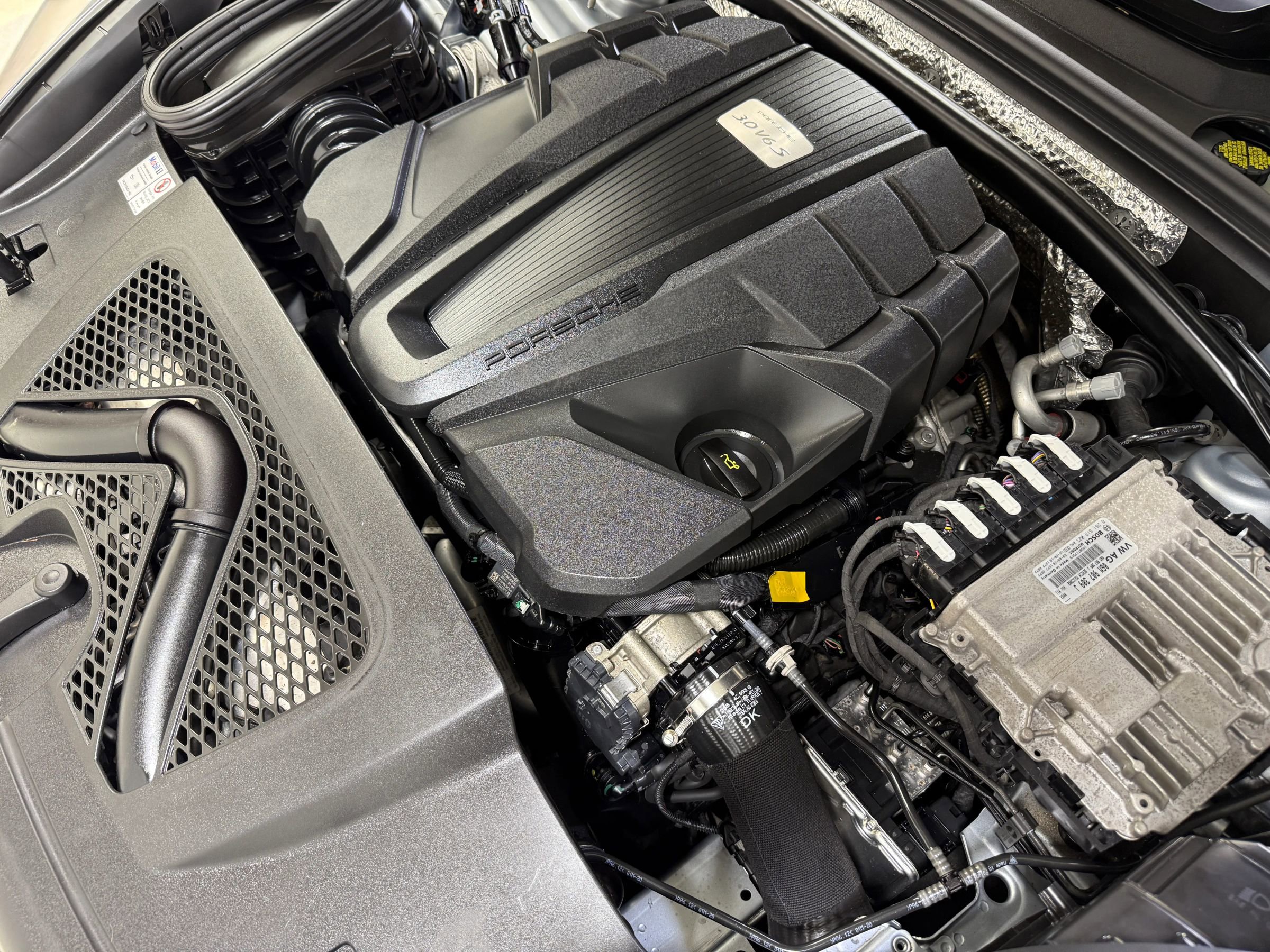 Used 2020 Porsche Macan S image 54