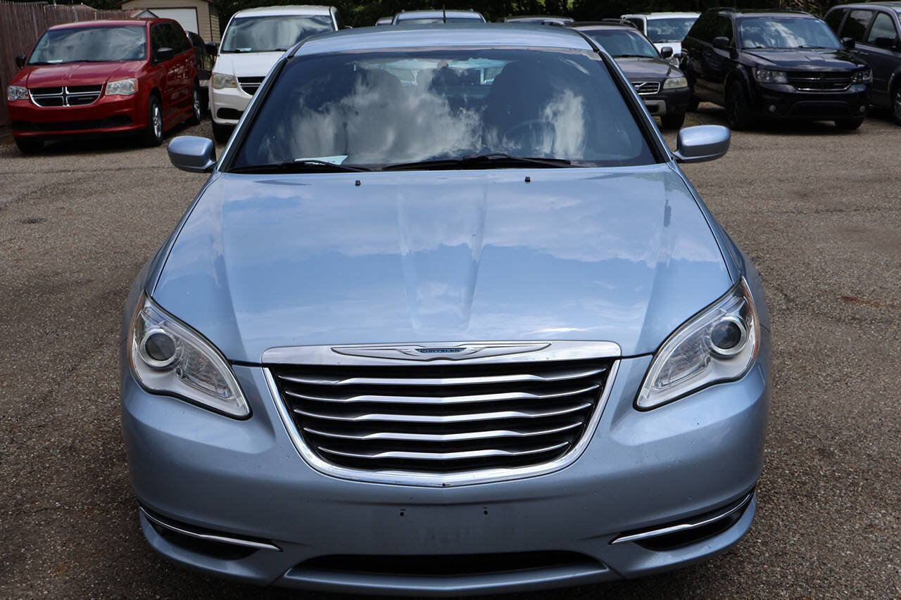 Used 2013 Chrysler 200 Touring FWD image 3