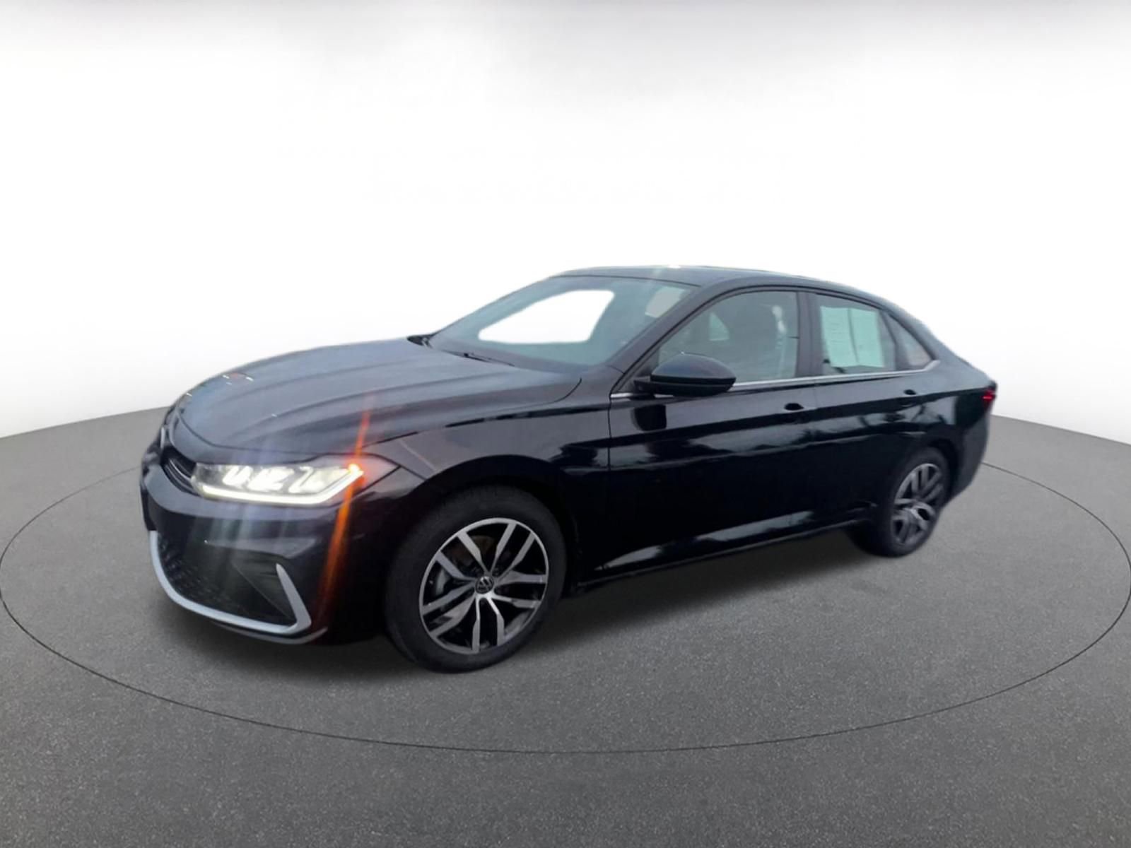 Used 2025 Volkswagen Jetta SE image 8