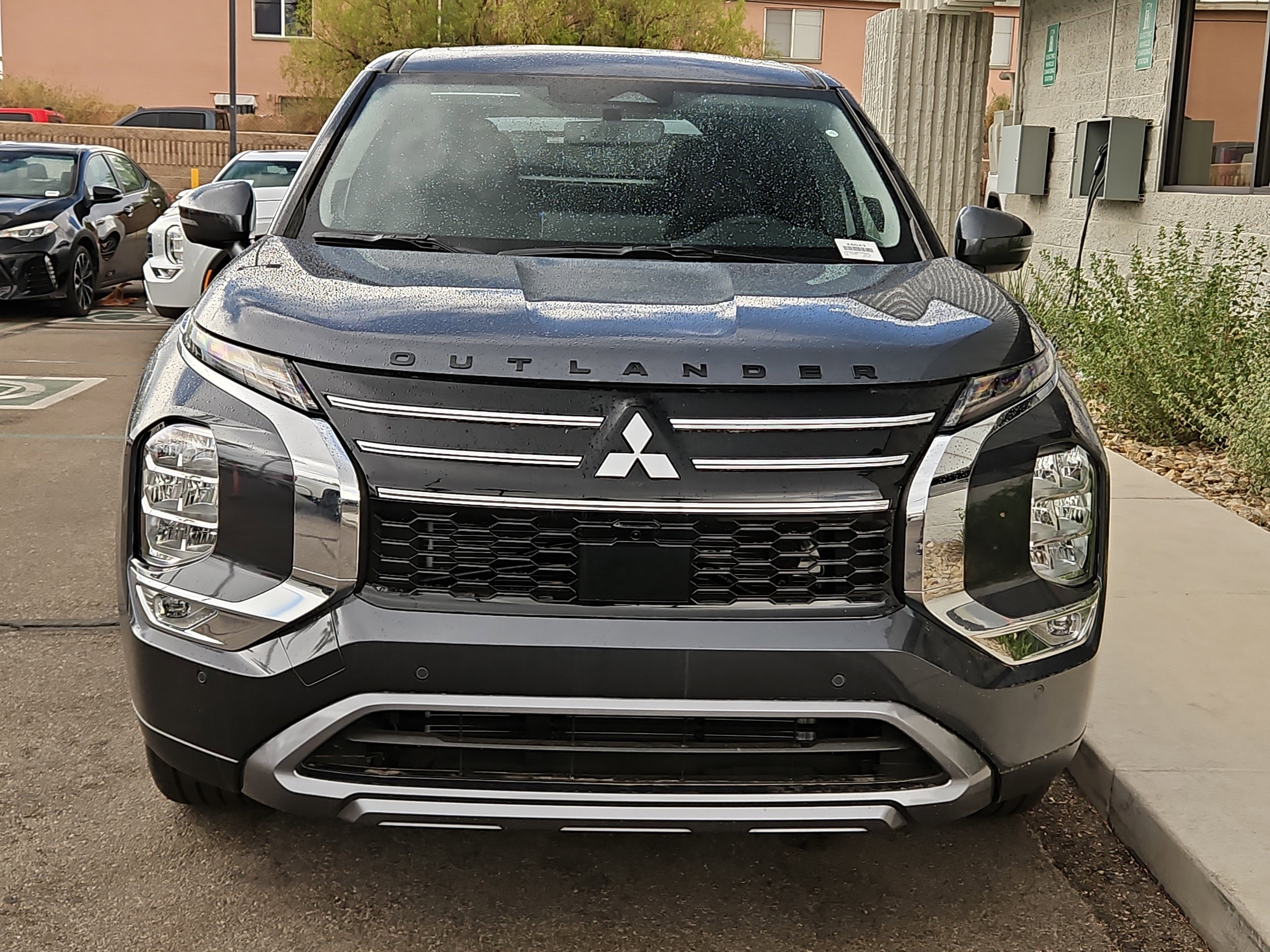 New 2025 Mitsubishi Outlander SE image 2
