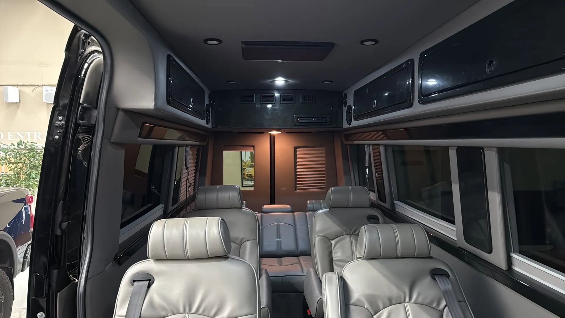 Used 2016 Mercedes-Benz Sprinter 2500 image 35