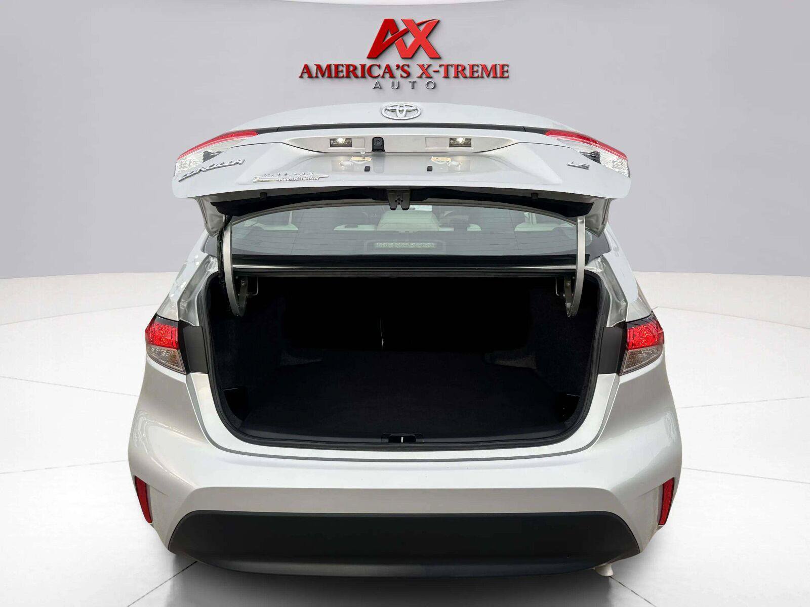 Used 2025 Toyota Corolla LE FWD image 58