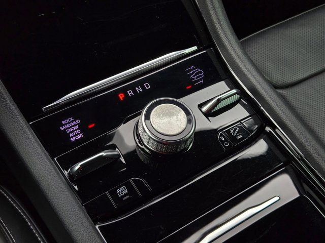 Used 2022 Jeep Grand Cherokee Overland AWD/4WD image 16