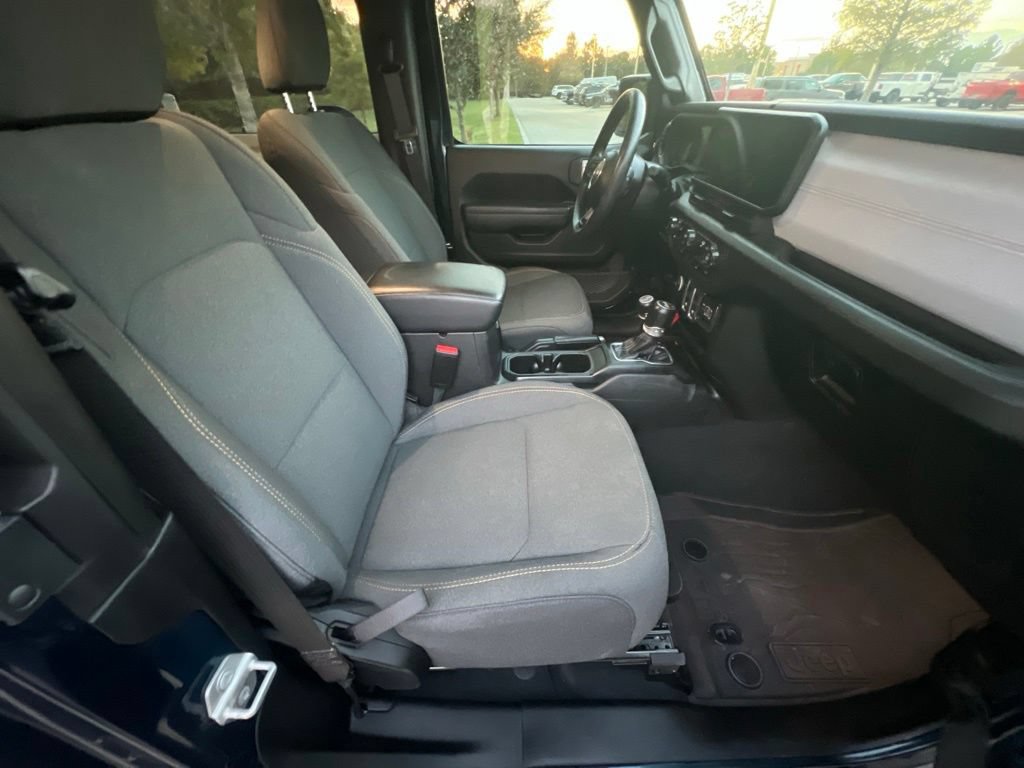 Used 2025 Jeep Wrangler Sport AWD/4WD image 24